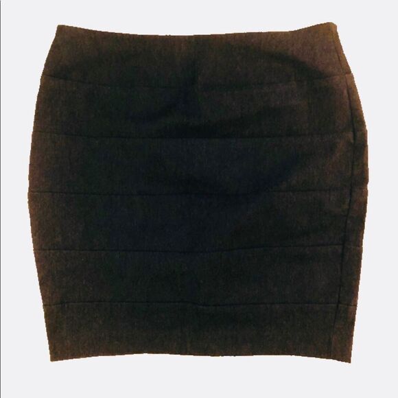 3 FOR $15 🙌🏼 Size small B Wear dark gray banded pencil skirt - Picture 2 of 2